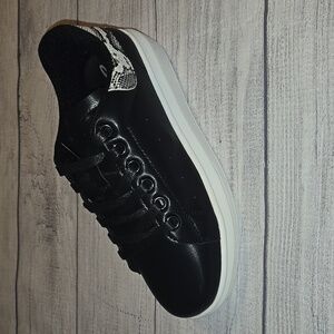 Seven7 Women's Snake Print Platform Fashion Sneakers Black and White Size 8 NWT